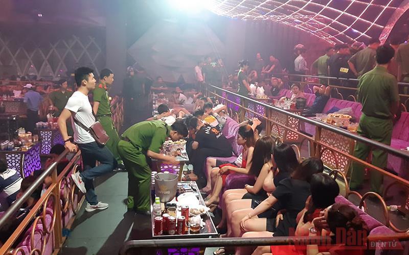 Gần 100 đối tượng sử dụng ma túy trong quán bar ở Đồng Nai