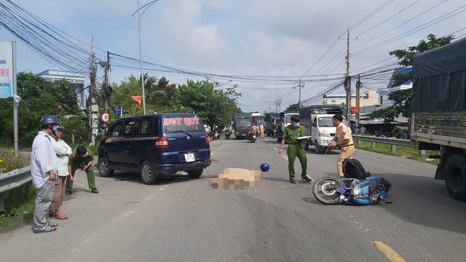 Tiền Giang: Tông vào xe ô tô đang qua đường, 2 người thương vong