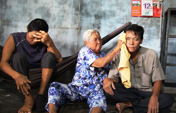 Bà Rịa-Vũng Tàu: Cụ bà 78 tuổi nuôi hai con bệnh tật