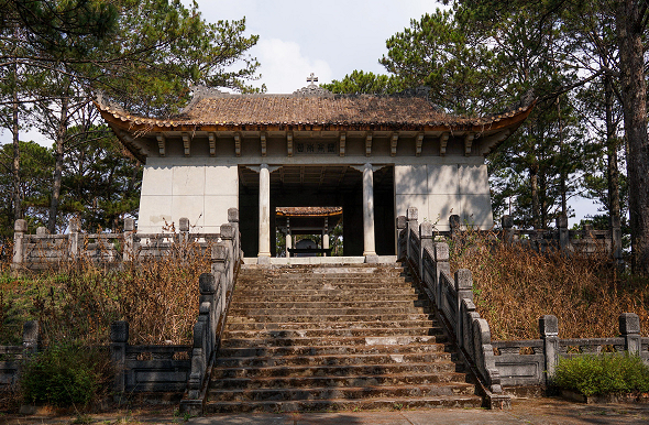 Khám phá lăng mộ Quận công Nguyễn Hữu Hào, người sinh ra tại Tiền Giang và là cha của Nam Phương Hoàng hậu