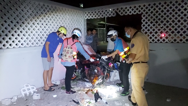 Tiền Giang: Tông sập tường nhà dân, nam thanh niên điều khiển xe máy tử vong