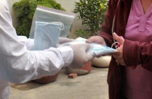 Kiên Giang: Giả nhân viên y tế phát khẩu trang tẩm thuốc mê để chiếm đoạt tài sản