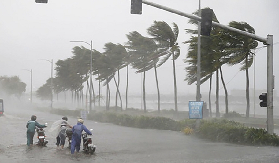 Khẩn trương ứng phó với áp thấp có thể mạnh lên thành bão ở Biển Đông