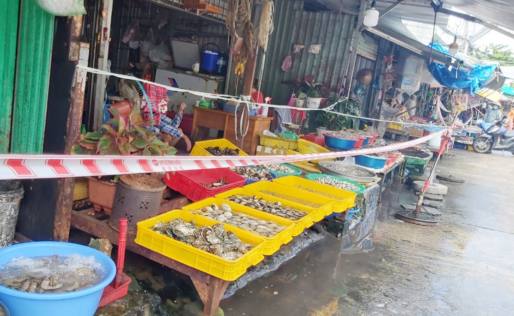 Xuất hiện nhiều F0, chợ Phú Quốc vắng khách