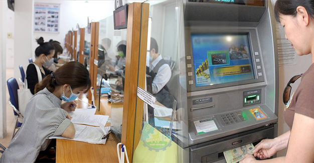 Người lao động được hỗ trợ mở thẻ ATM để nhận tiền từ Quỹ BHTN