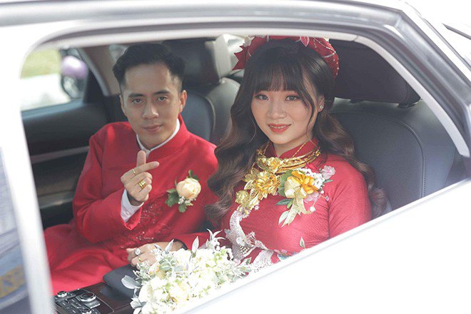 Cô dâu Tiền Giang đeo vòng vàng hình bông hoa nặng trĩu cổ cách đây 1 năm giờ ra sao?