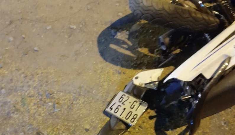 Tai nạn xe máy ở Long An làm 2 người thương vong