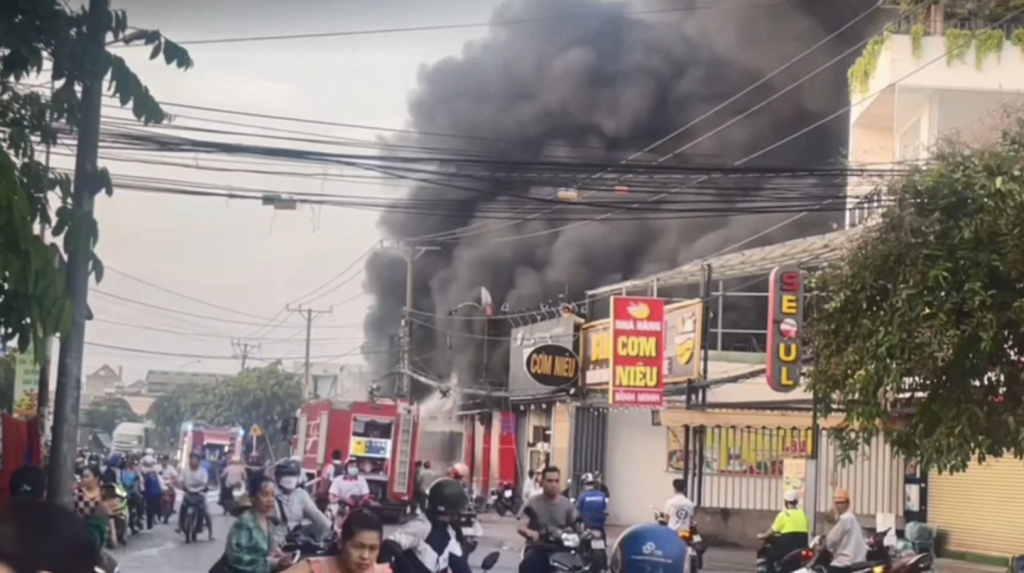 Bình Dương: Cửa hàng xe bị cháy, thiêu rụi hàng trăm xe máy