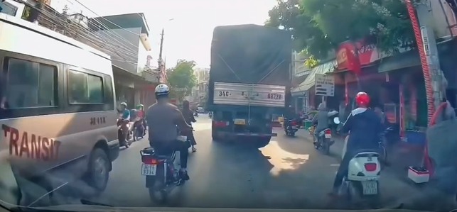 Hải Dương :TNGT nghjem tr0ng, cô gái ko qua khỏi…