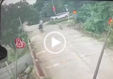 Chàng trai cứu sống cháu bé trước mũi tàu hỏa
