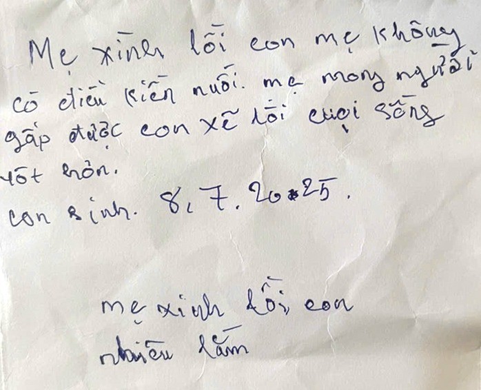 Vụ bé trai mới sinh bị bỏ rơi ở rừng cao su Đồng Nai: Tờ giấy viết tay nguệch ngoạc của người mẹ để lại có nội dung gì?
