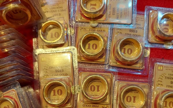 Giá vàng 14/10: Giá vàng nhẫn tăng mạnh không tưởng