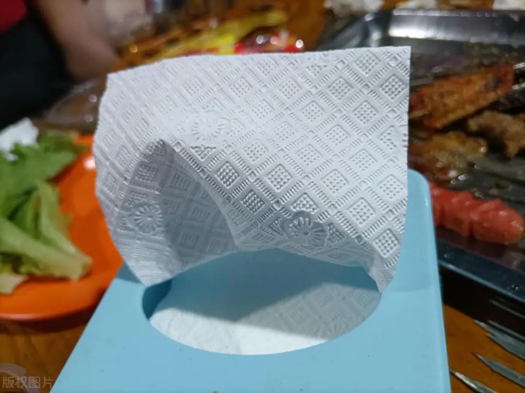 Phát hiện nhiều mẫu khăn giấy chứa vi khuẩn vượt ngưỡng cho phép 13 lần: Chuyên gia cảnh báo 1 loại ngấm đẫm chất gây dị ứng, UT