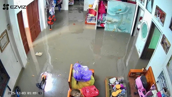 Mưa lớn trong đêm, nước dâng ngập nhà ở Bà Rịa – Vũng Tàu cũ