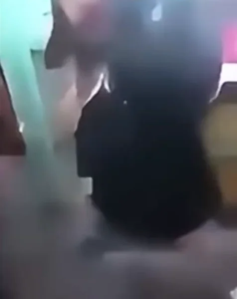 Vjdeo ck b/ắ-t tại trận vk đi đám giỗ cùng đồng nghiệp dưới gầm gjường