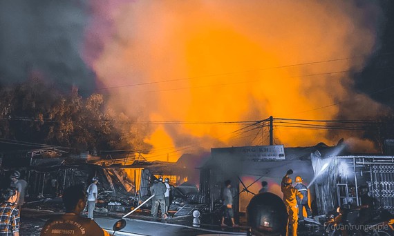 Cháy chợ huyện ở Tây Ninh