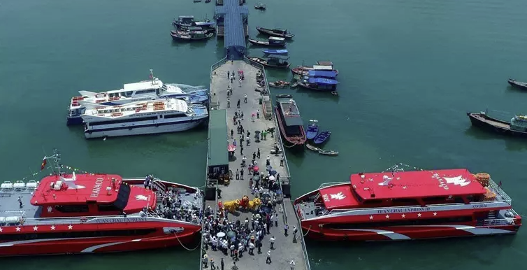 Quảng Ninh tạm dừng cho tàu ra biển do ảnh hưởng bão số 1