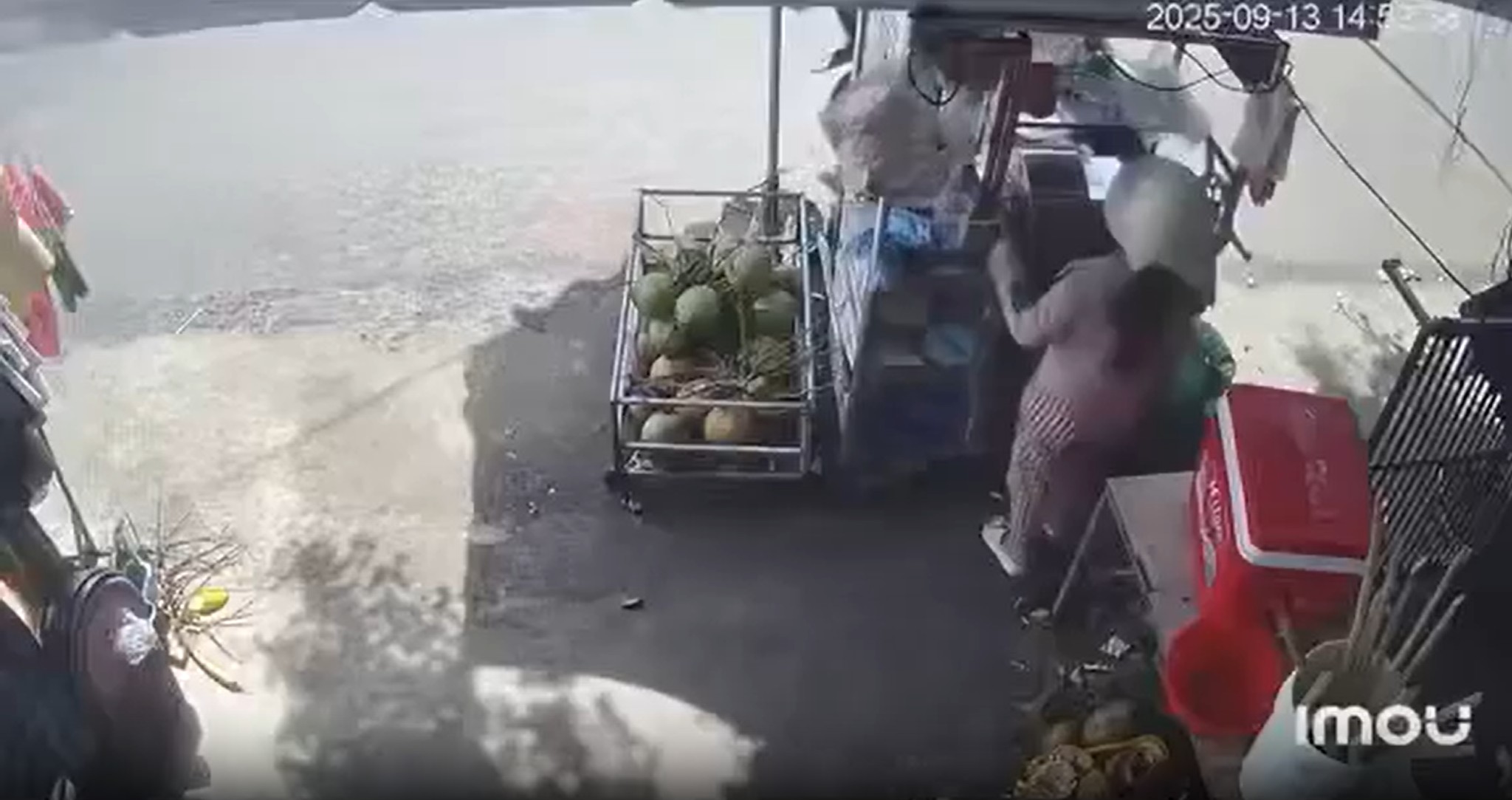 Vid: Nhà ai sử dụng máy ép nước mía này cẩn thận nhé