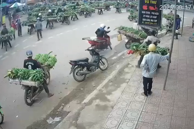 Xe tải lao như “tên b.ắn” vào chợ: 12 người thươ.ng vo.ng, có 1 phụ nữ mang thai tuvog