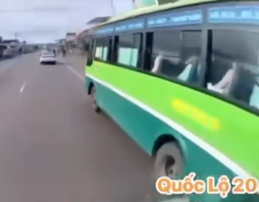 CLIP: Xe buýt “vượt ẩu” trên Quốc lộ 20, Đồng Nai