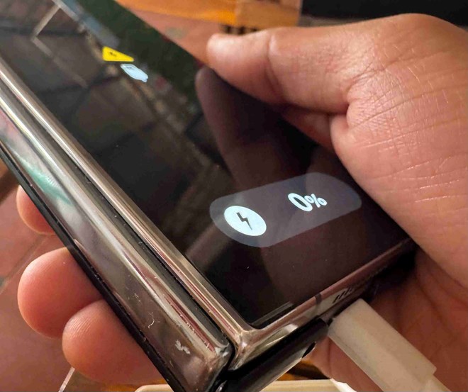 Một thanh niên ở Đắk Lắk t;;ử v;;;ong khi sử dụng đ;iện th;oại đang sạc pin