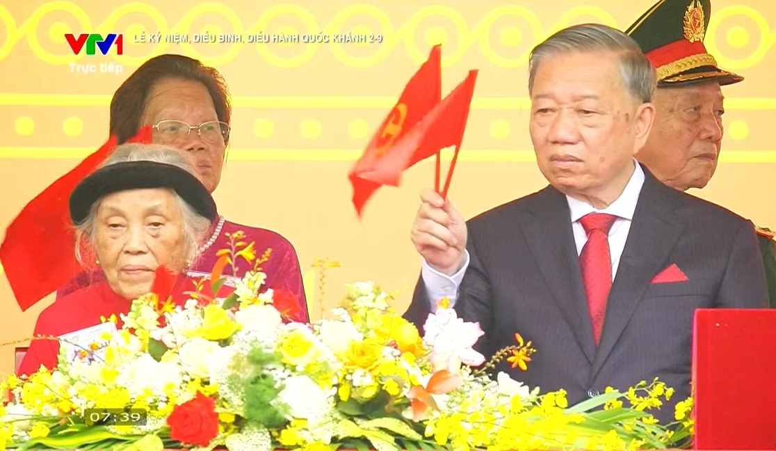 Danh tính cụ bà vinh dự ngồi cạnh TBT Tô Lâm trong Lễ Duyệt Binh 2/9: Vị trí quan trọng phải dành cho người xứng đáng