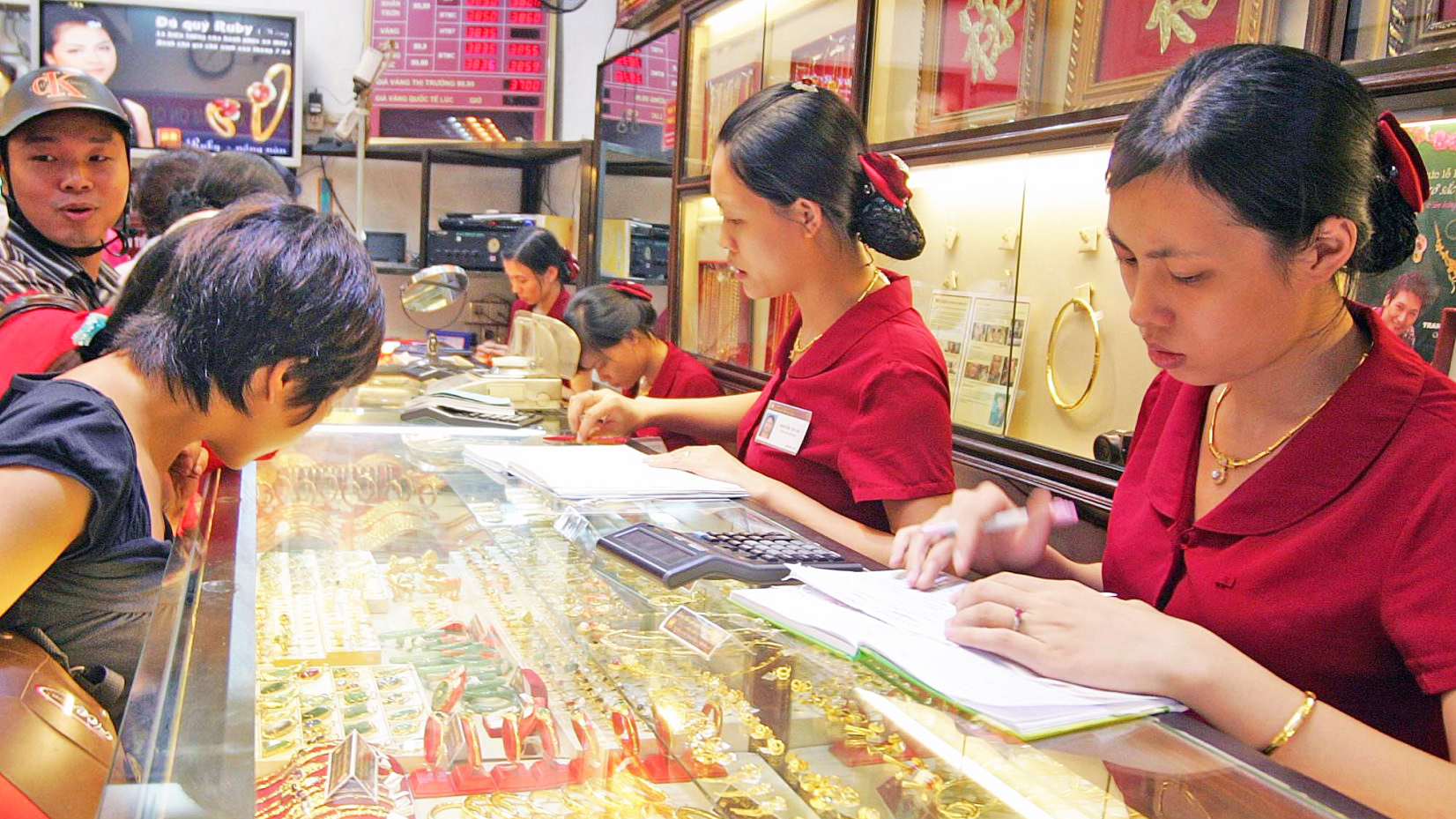 Giá vàng hôm nay (17-9): Đồng loạt bật tăng chóng mặt