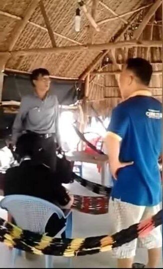 Vjdeo ck bă’t tại trận vk vào cafe choi` vs anh đồng nghiệp