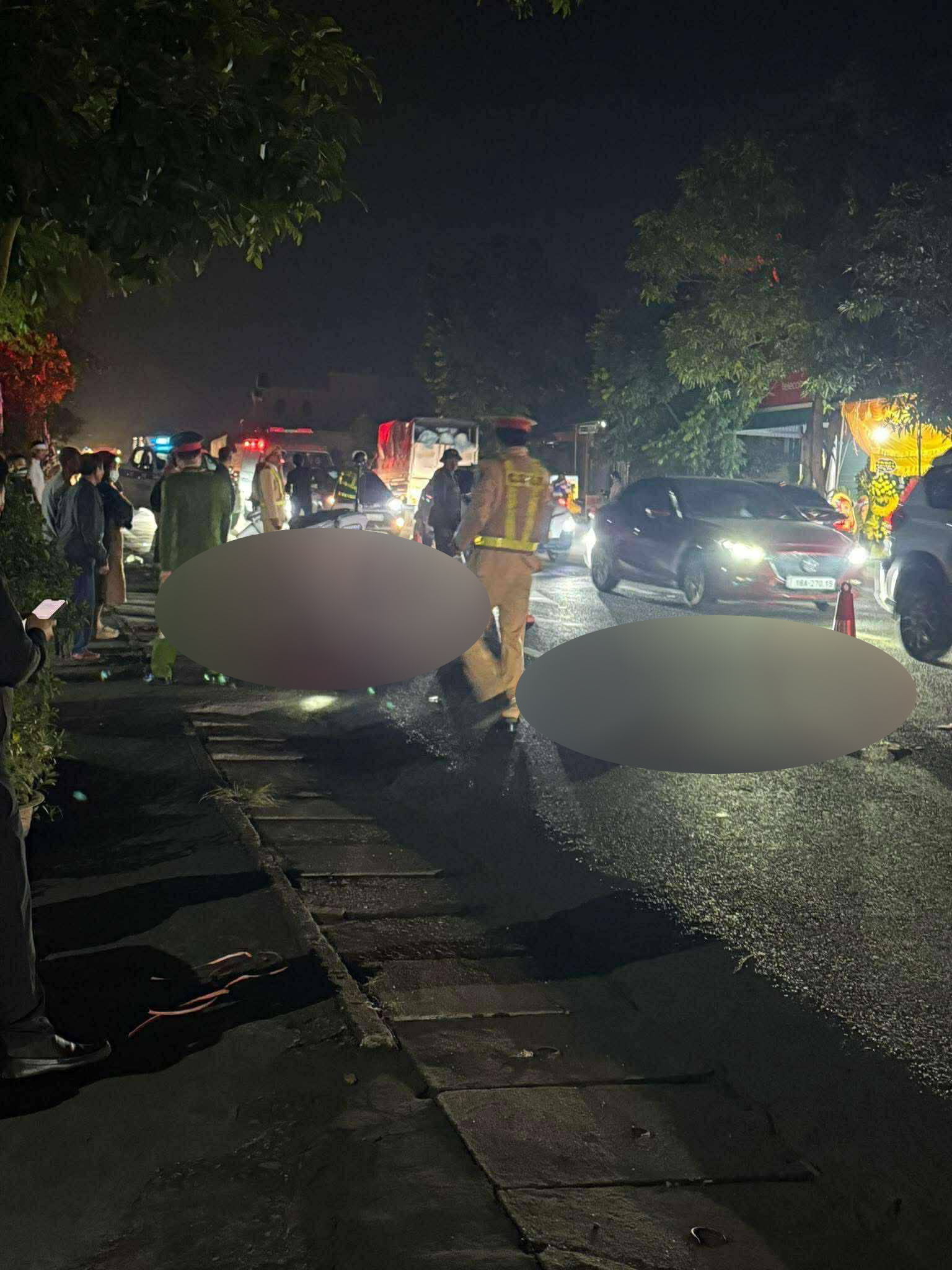 Video 2 mẹ con bị xe đầu kéo t.ô.ng tuvong trên quốc lộ – Cân nhắc khi xem