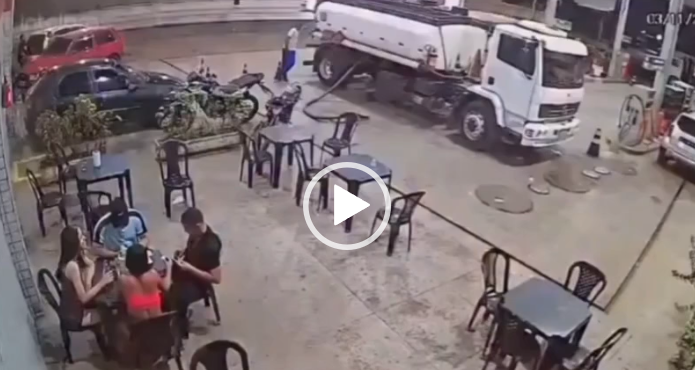 Người đàn ông h;;út t;;;huốc g;ần xe b;ồn x;;;ăng và cái kết…