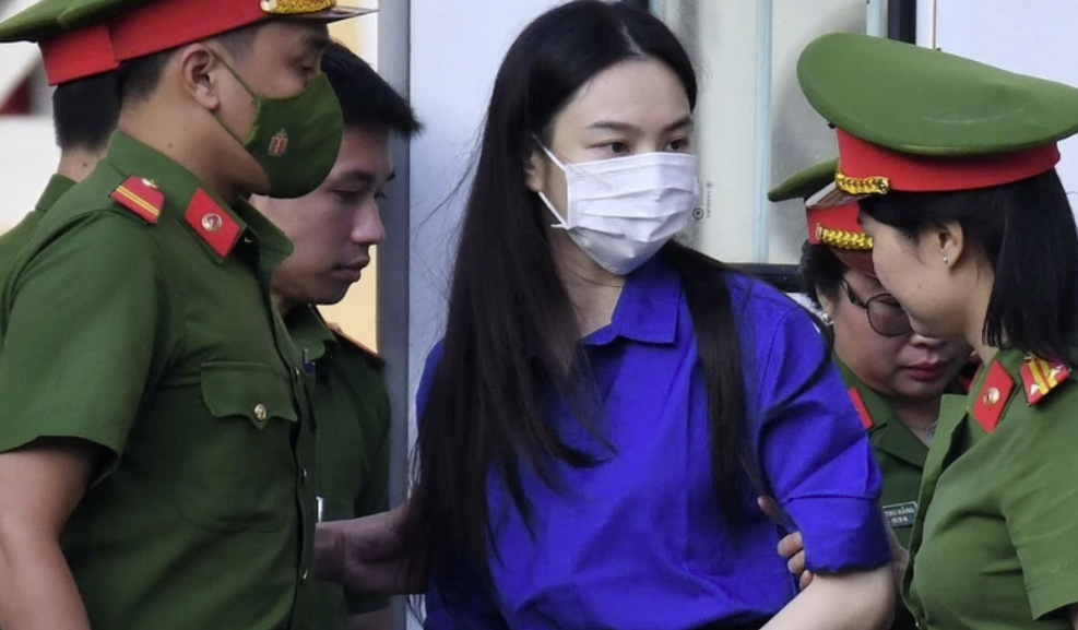 Xét xử hoa hậu Thùy Tiên, Quang Linh Vlog trong vụ kẹo Kera