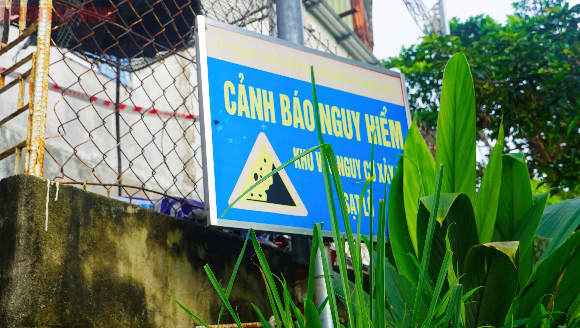 Cận cảnh khu vực nguy cơ sạt lở khiến 81 người ở Vũng Tàu phải di dời trong đêm