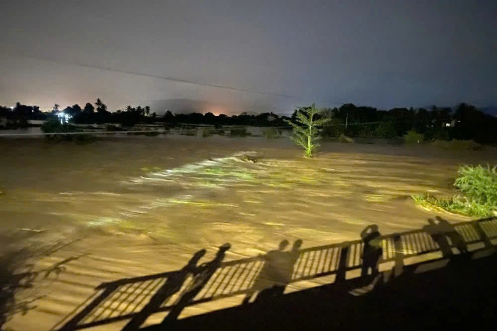 Vỡ hồ chứa trên núi ở Lâm Đồng, nhiều người bị cuốn trôi