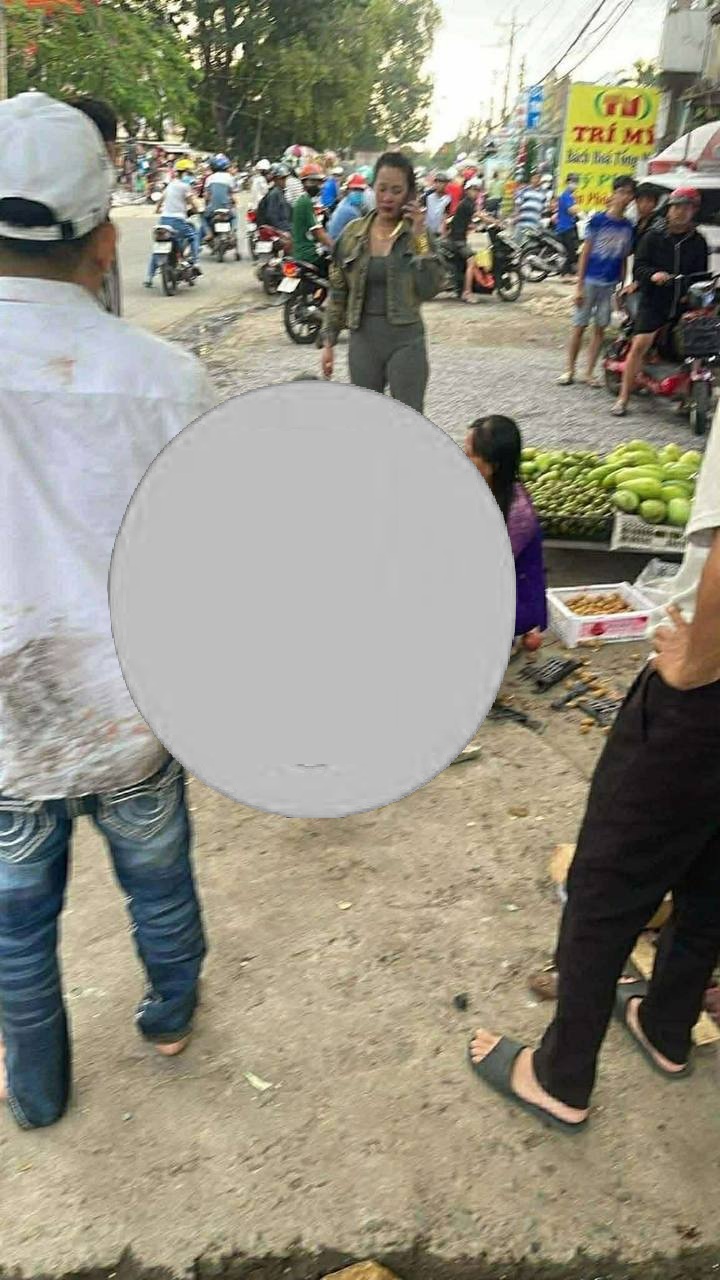 Ẩu đả trước sạp trái cây