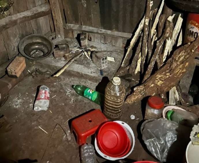 Mẹ bàng hoàng khi phát hiện 2 con nhỏ tuv/o-ng dưới hồ nước