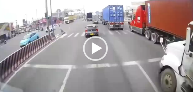 THUẬN AN, BÌNH DƯƠNG – Người phụ nữ chuyển hướng không thèm nhìn