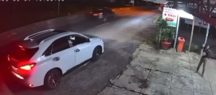 Vjdeo người em gái khiêu khích và thách thức nhiều lần anh trai…