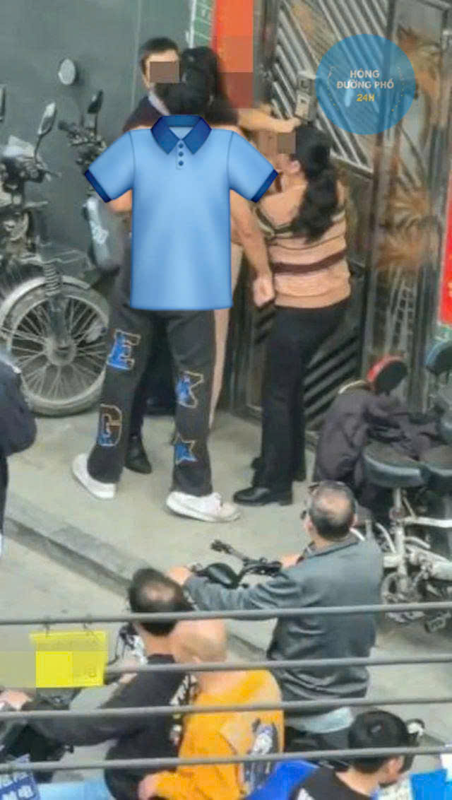 B;ắt quả t;ang bố ng;;oại tình v;ới ngư;ời y;;êu con trai, gia đ;;;ình h;;;ỗn c;;;;hiến ngay giữa phố