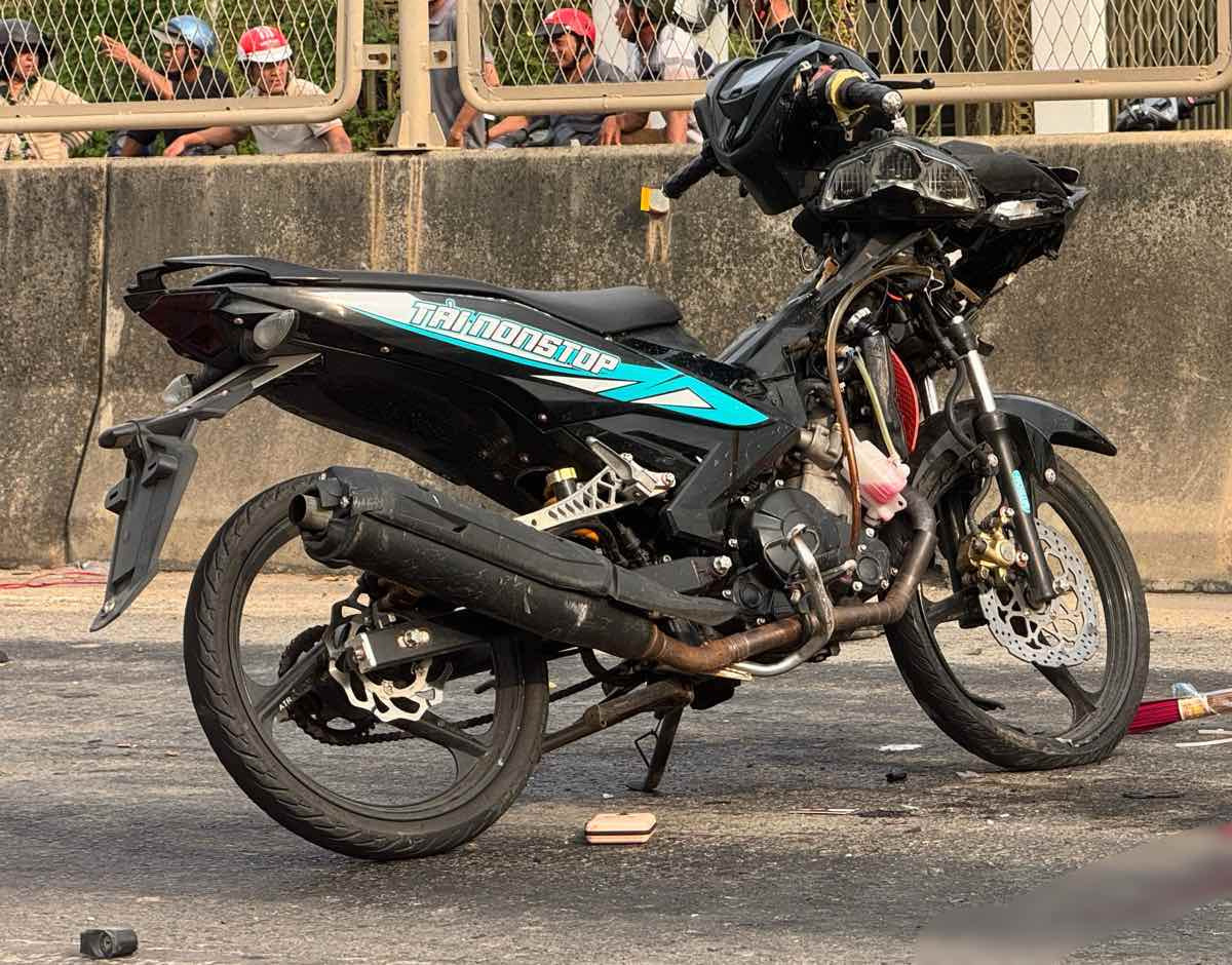 Xe máy không biển số va chạm với xe máy điện, nữ sinh lớp 9 đi xe máy điện t.ử vo-nq