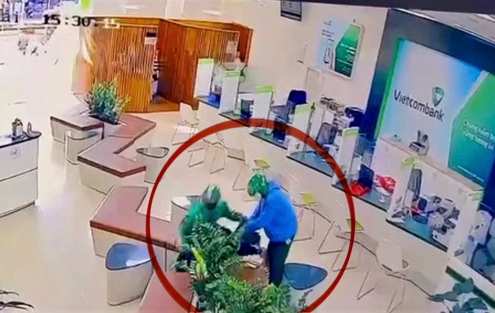 Đ;ã b;;ắt đư;ợc n;ghi phạm trong v;;ụ c;;;ướp ngân hàng tại Gia Lai