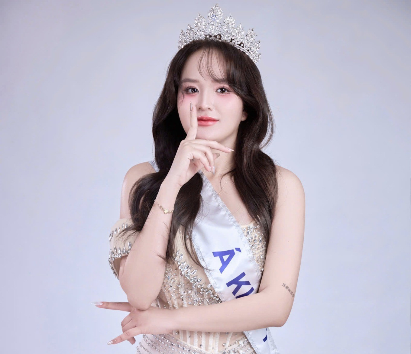 Danh tính Á khôi Phương Linh 22 tuổi điều hành đường dây b;;án d;;;;âm vừa b;;;ị b;;;;ắt