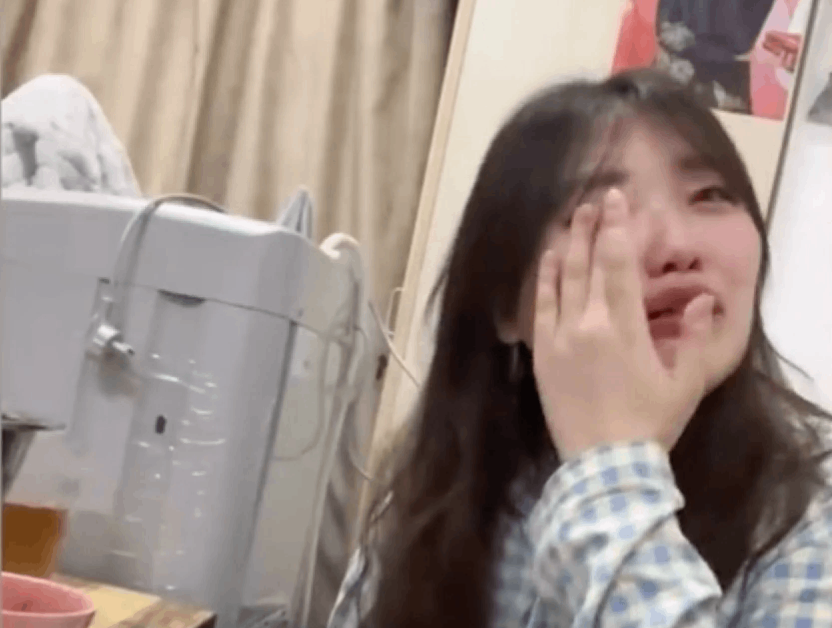 Gửi thêm 5 triệu nữa là có 3 tỷ “ăn Tết”, háo hức vượt 12.000km về đến nhà thì mẹ nói: “Con có gửi mẹ đồng nào đâu”